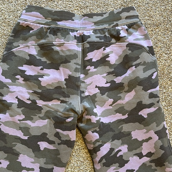 Lululemon Scuba High-Rise Jogger - Picture 6 of 14
